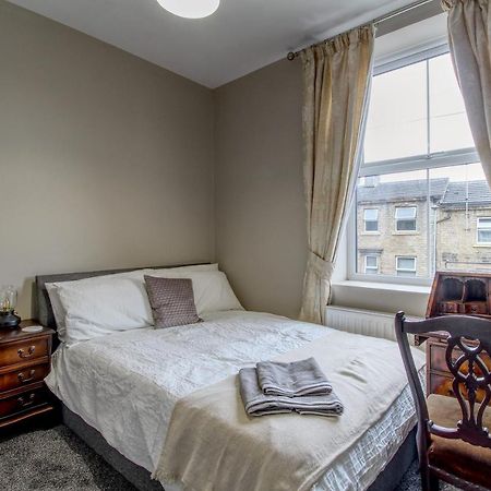 6 Dbl Bed, Central Huddersfield House Inc Parking Kültér fotó