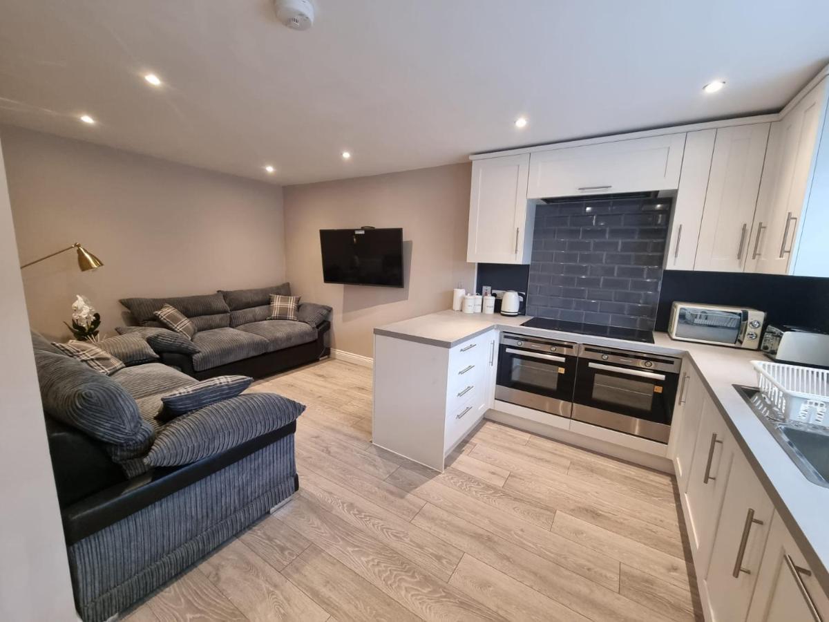 6 Dbl Bed, Central Huddersfield House Inc Parking Kültér fotó