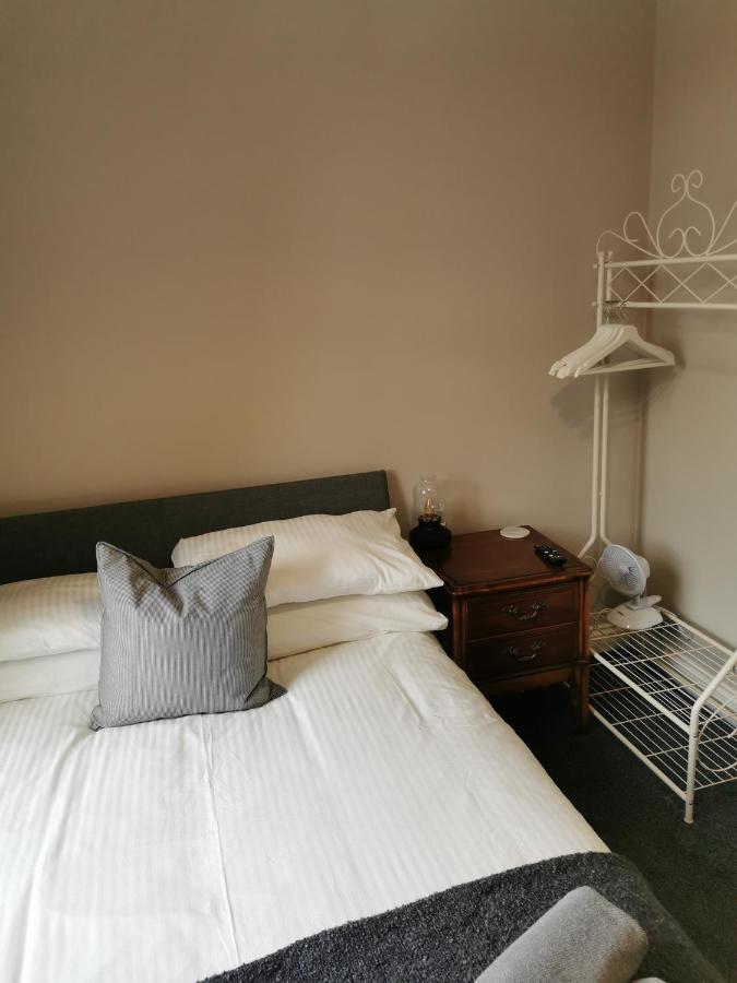 6 Dbl Bed, Central Huddersfield House Inc Parking Kültér fotó