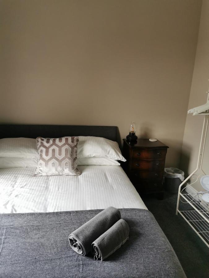 6 Dbl Bed, Central Huddersfield House Inc Parking Kültér fotó